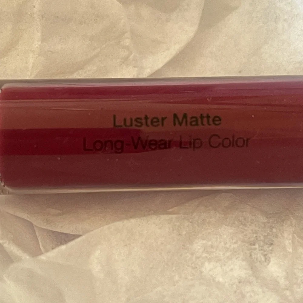 SEPHORA โDEEP PLUM LUSTERโ RED/PURPLE MATTE LONG-WEAR LIPSTICK - Picture 5 of 7